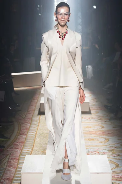 Look 37